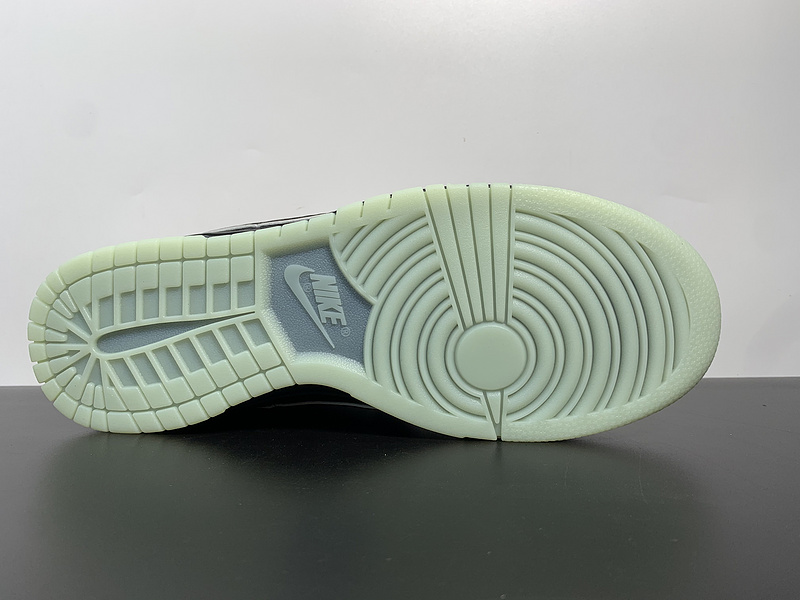 LPL x Nike SB Dunk Low DO2327-011