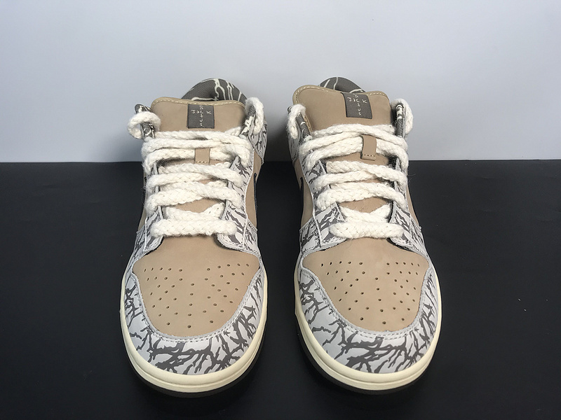 Travis Scott x Dunk SB CT5053-002