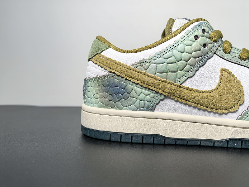 Alexis Sablone x Dunk Low SB 'Chameleon' HJ3386-300