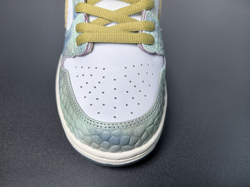 Alexis Sablone x Dunk Low SB 'Chameleon' HJ3386-300