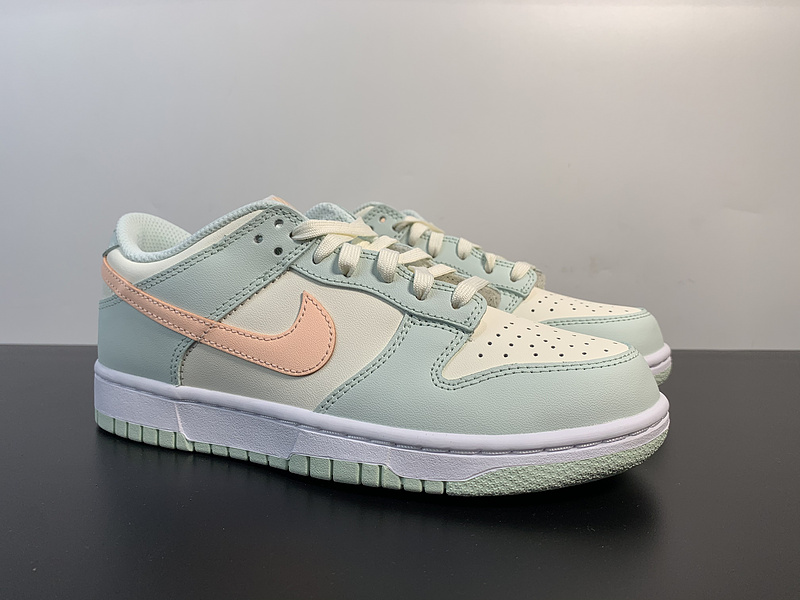 Dunk Low “Barely Green”DD1503-104