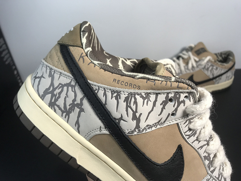 Travis Scott x Dunk SB CT5053-002
