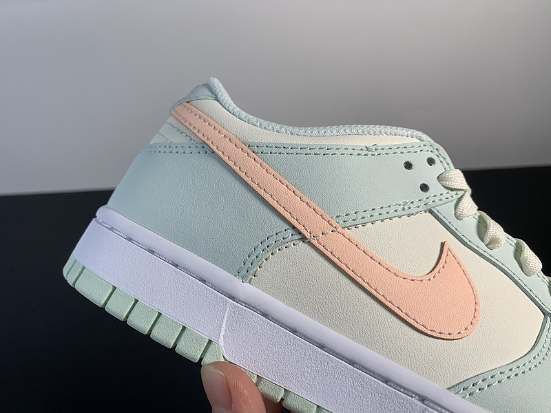 Dunk Low “Barely Green”DD1503-104
