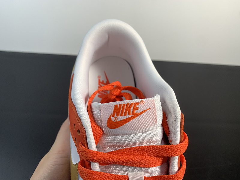 Dunk Low “Golden Orange”DQ4690 800
