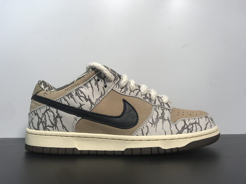 Travis Scott x Dunk SB CT5053-002