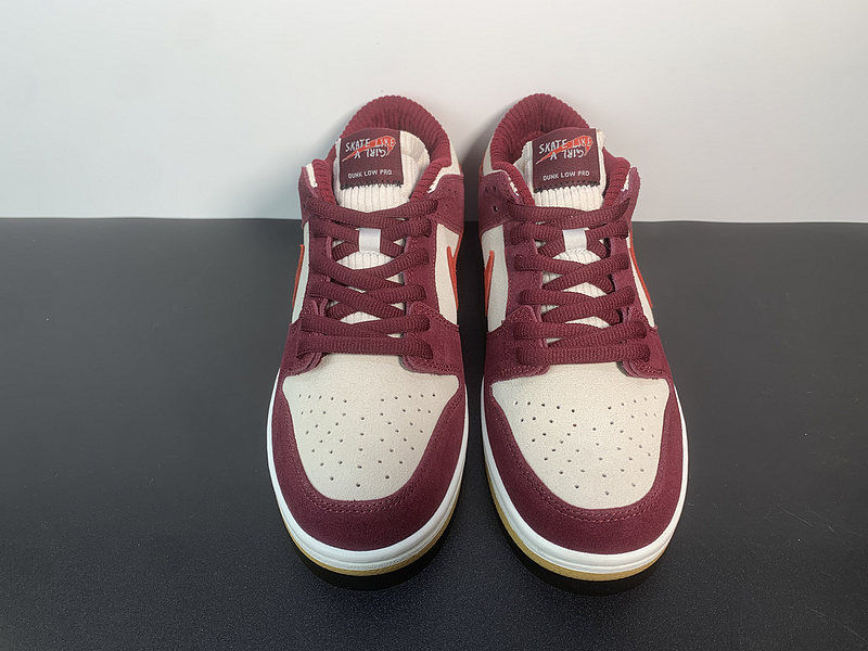 Skate Like a Girl x NK SB Dunk Low DX4589-600