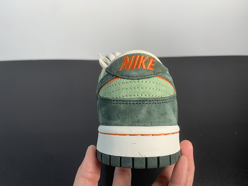 Otomo Katsuhiro x Nike SB Dunk Low 