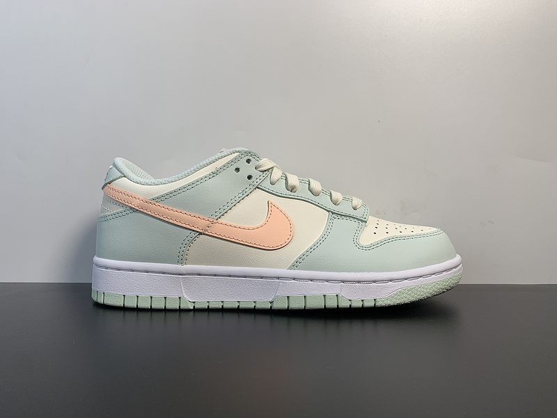 Dunk Low “Barely Green”DD1503-104