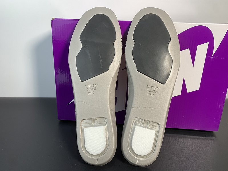 Supreme x Nike SB Dunk Low DH3228-102