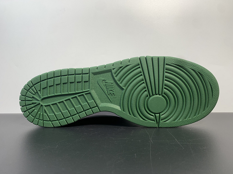 Nike SB Dunk Low Pro 