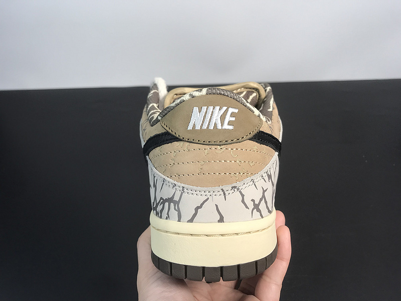 Travis Scott x Dunk SB CT5053-002