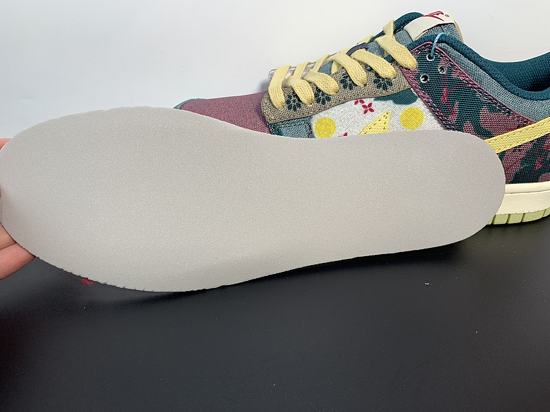 Nike SB Dunk Low CZ9747-900