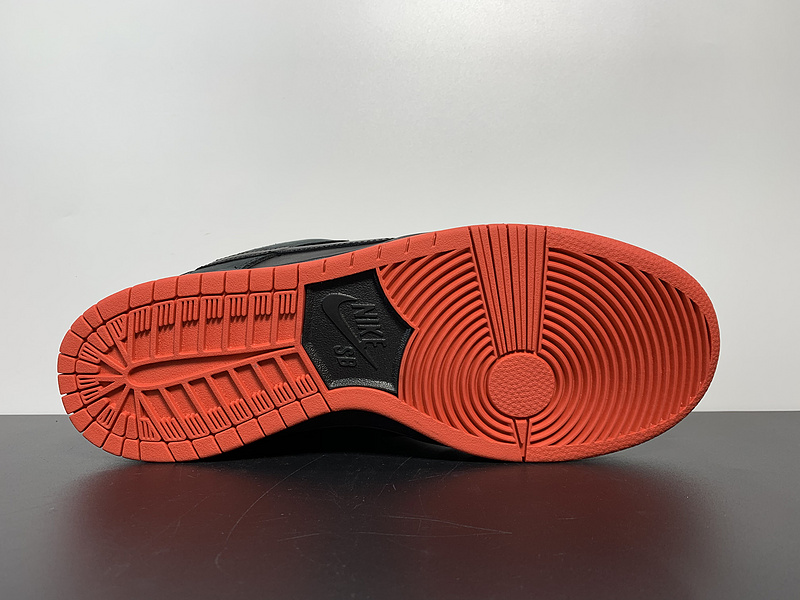 Staple x Nike SB Dunk Low 883232-008