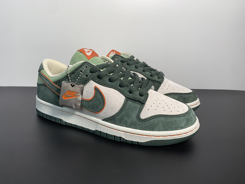 Otomo Katsuhiro x Nike SB Dunk Low 
