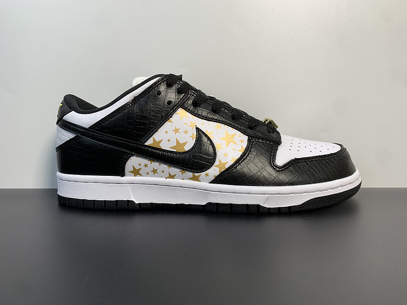 Supreme x Nike SB Dunk Low DH3228-102