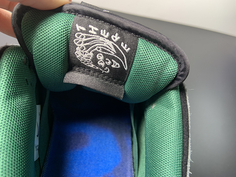 There Skateboards x Nike Dunk SB HF7743-001