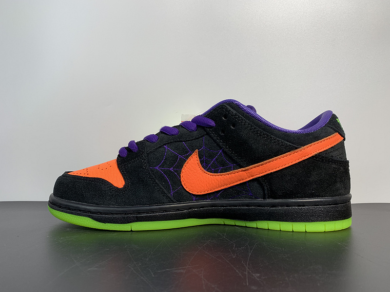 NK SB Dunk Low Night of Mischief BQ6817-006