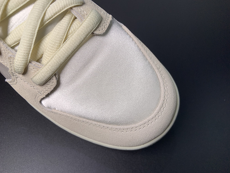 Nike SB Dunk Low Love Found FZ5654-100