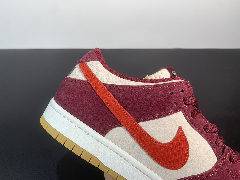 Skate Like a Girl x NK SB Dunk Low DX4589-600