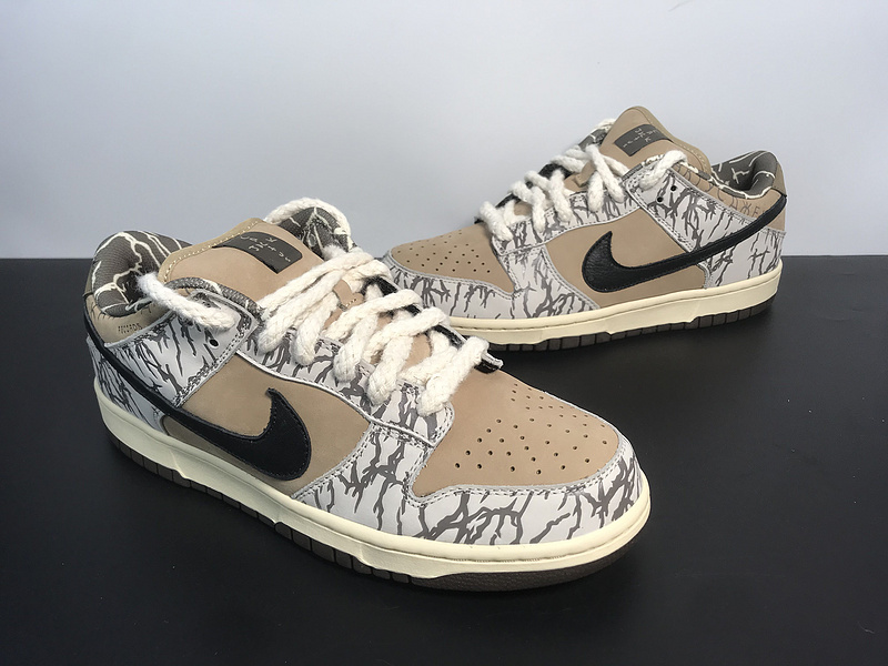 Travis Scott x Dunk SB CT5053-002
