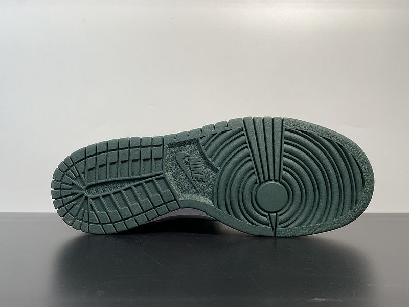 Nike SB Dunk Low SE  DH0957-100​