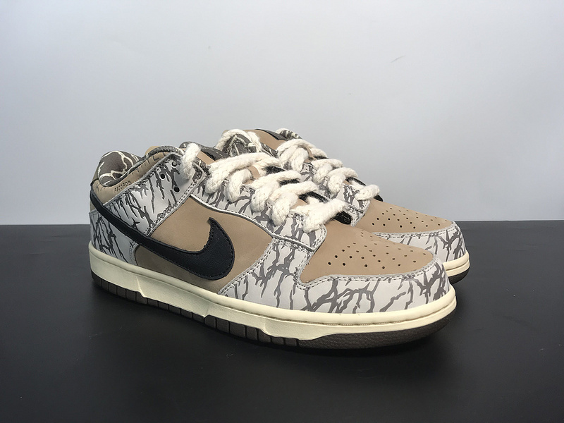 Travis Scott x Dunk SB CT5053-002