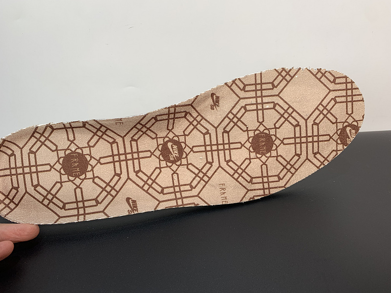 Frame Skate x Nike SB Dunk Low Habibi CT2550-600