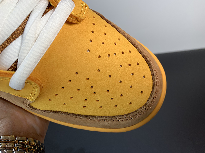 Nike Dunk Low Newcastle Brown Ale 313170-741