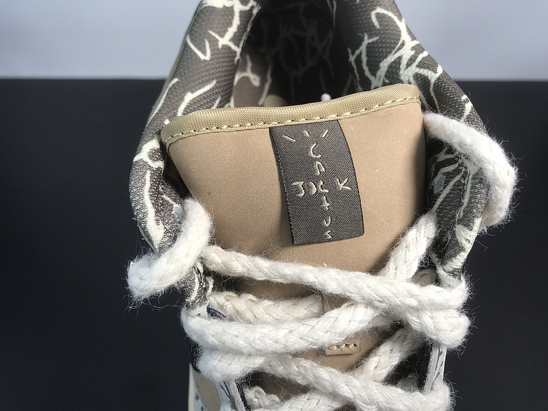 Travis Scott x Dunk SB CT5053-002