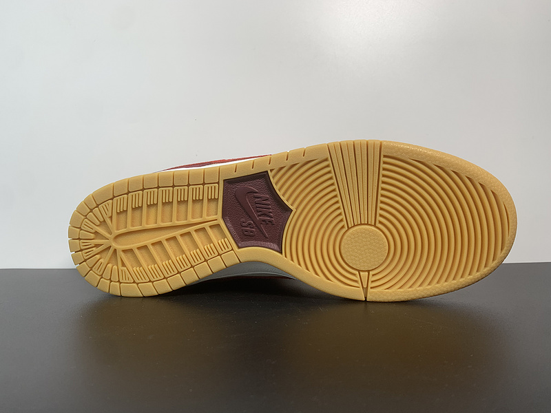 Skate Like a Girl x NK SB Dunk Low DX4589-600