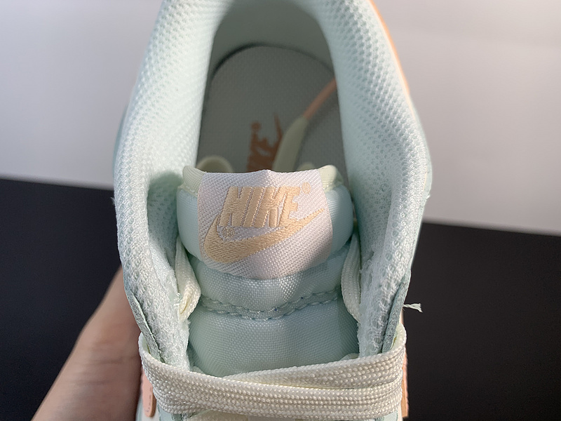 Dunk Low “Barely Green”DD1503-104