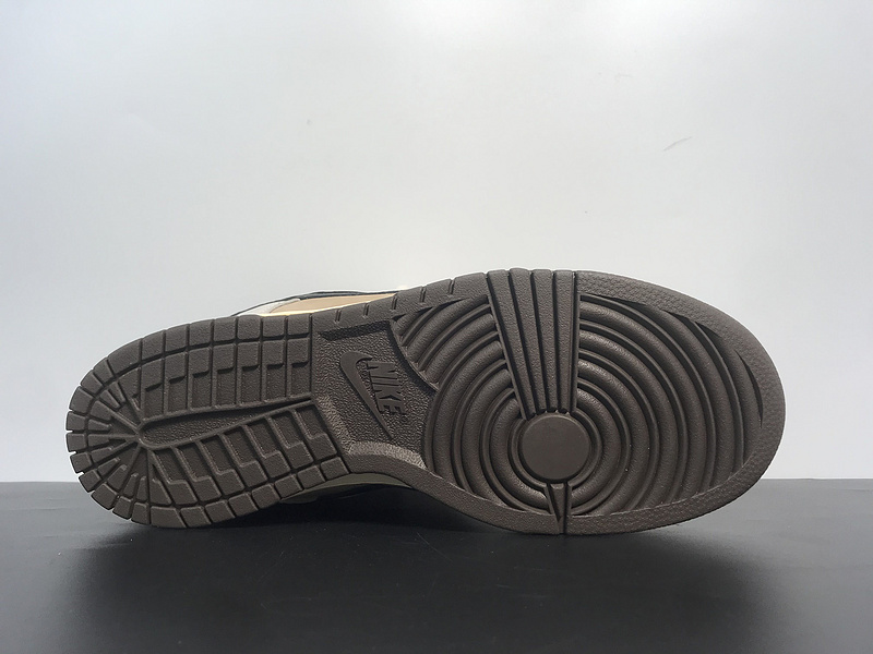 Travis Scott x Dunk SB CT5053-002