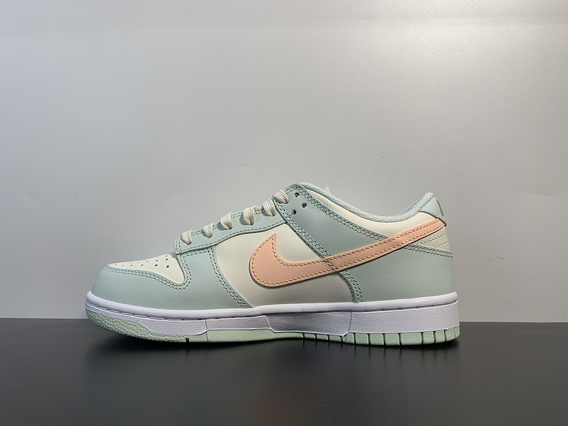Dunk Low “Barely Green”DD1503-104