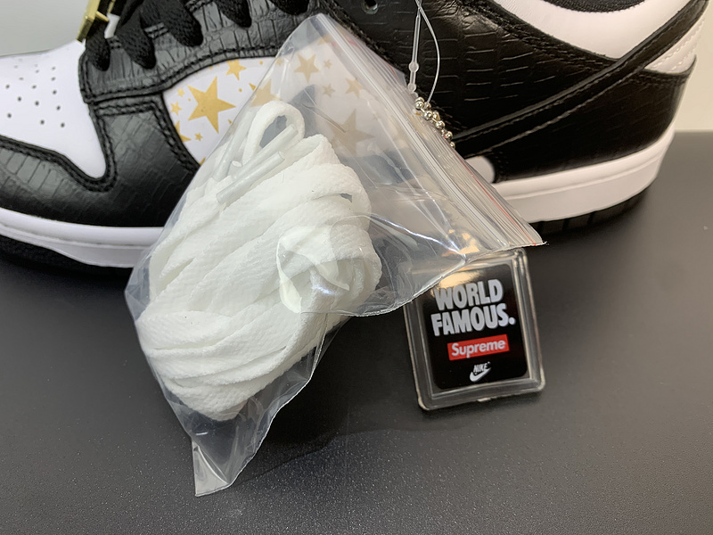 Supreme x Nike SB Dunk Low DH3228-102