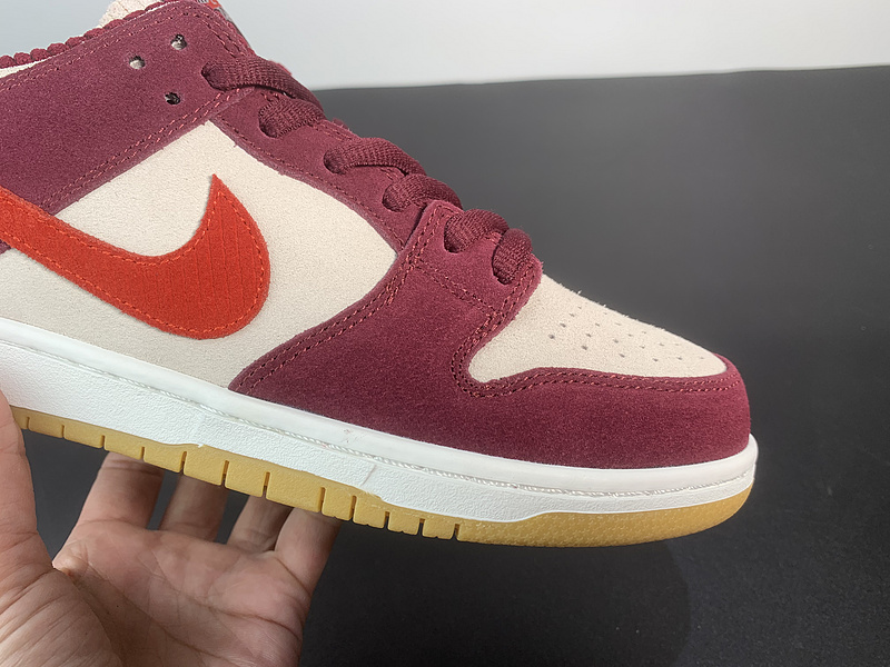 Skate Like a Girl x NK SB Dunk Low DX4589-600