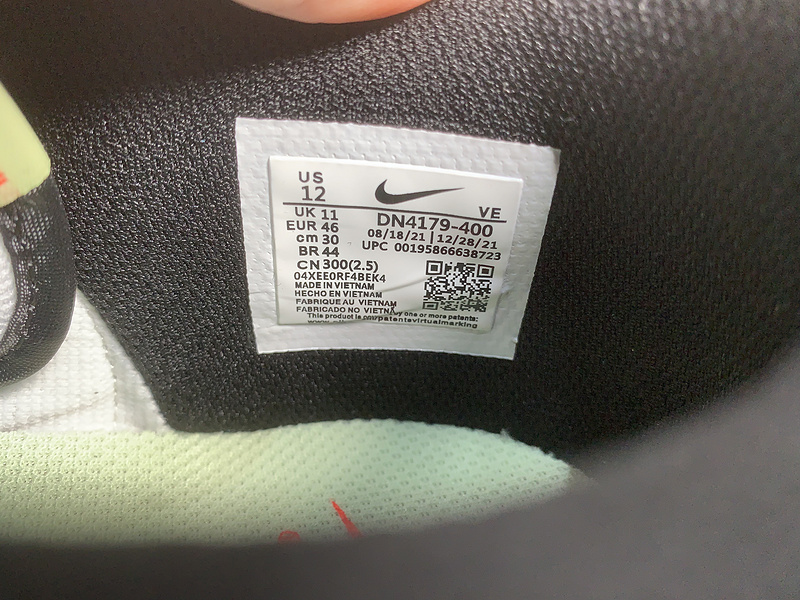 Nike Dunk Low SE Kyrie DN4179-400