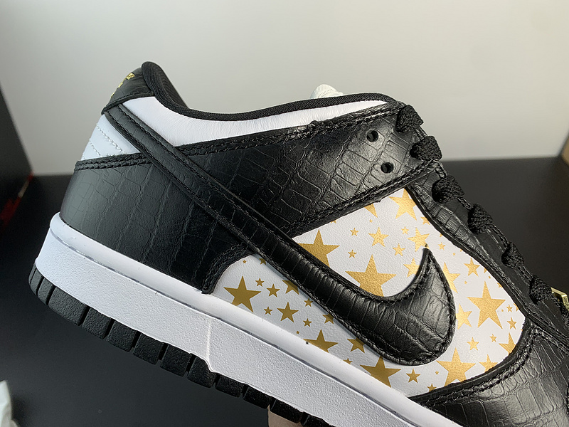 Supreme x Nike SB Dunk Low DH3228-102