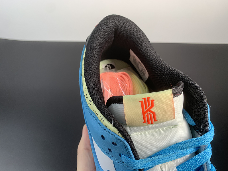 Nike Dunk Low SE Kyrie DN4179-400