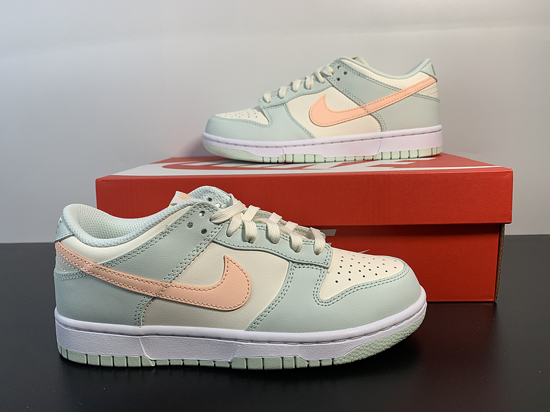 Dunk Low “Barely Green”DD1503-104