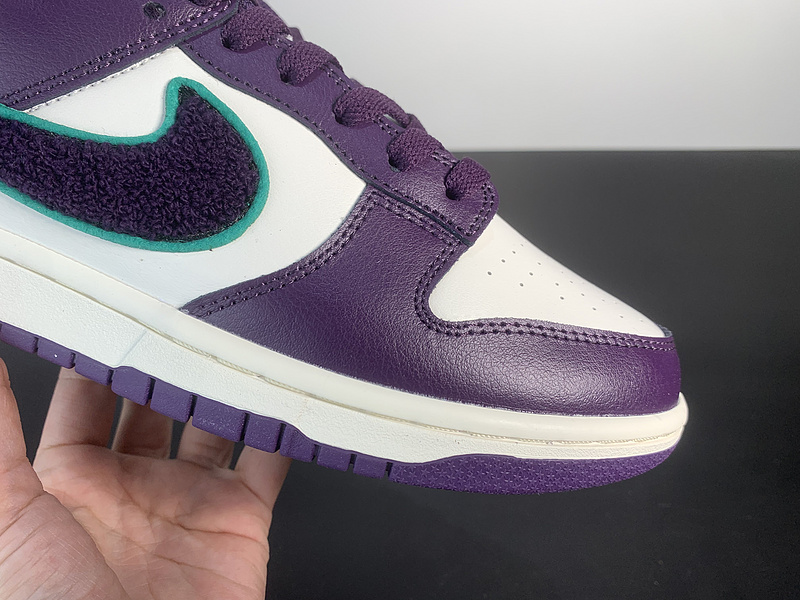 Nike Dunk Low “Chenille Swoosh”DQ7683-100