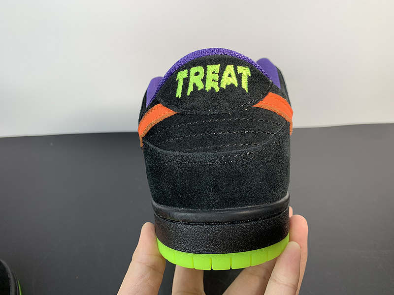 NK SB Dunk Low Night of Mischief BQ6817-006