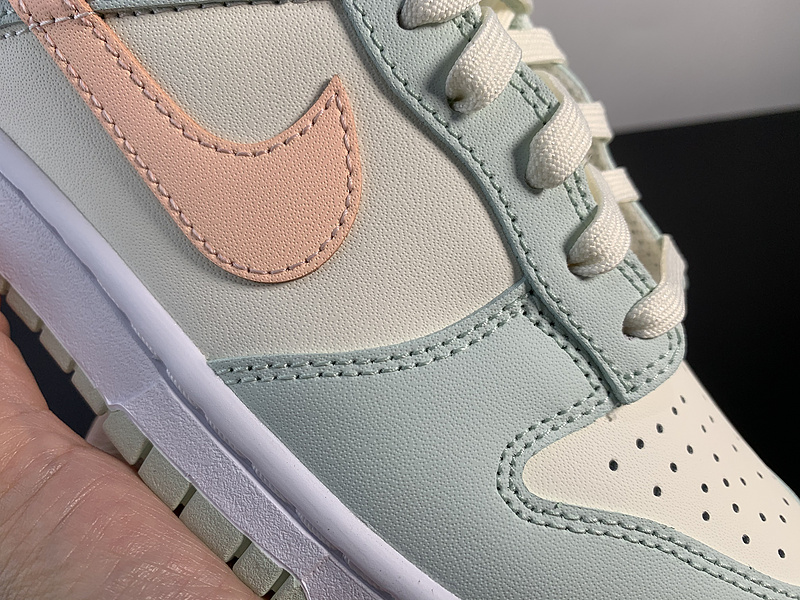 Dunk Low “Barely Green”DD1503-104