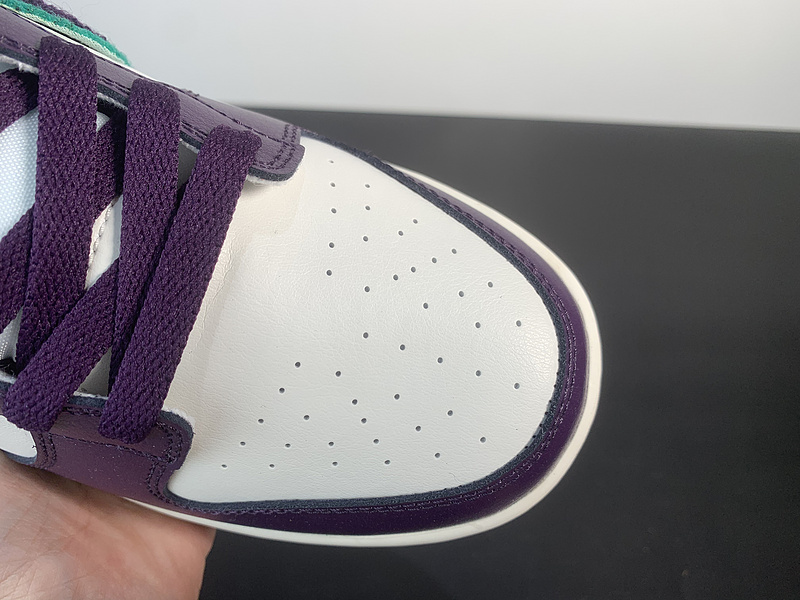 Nike Dunk Low “Chenille Swoosh”DQ7683-100