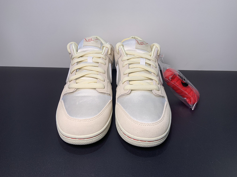 Nike SB Dunk Low Love Found FZ5654-100
