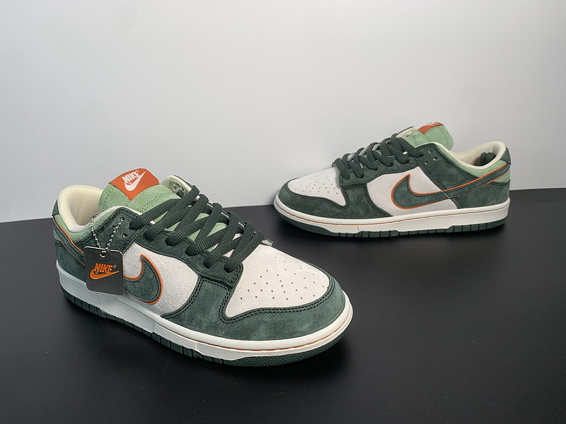 Otomo Katsuhiro x Nike SB Dunk Low 