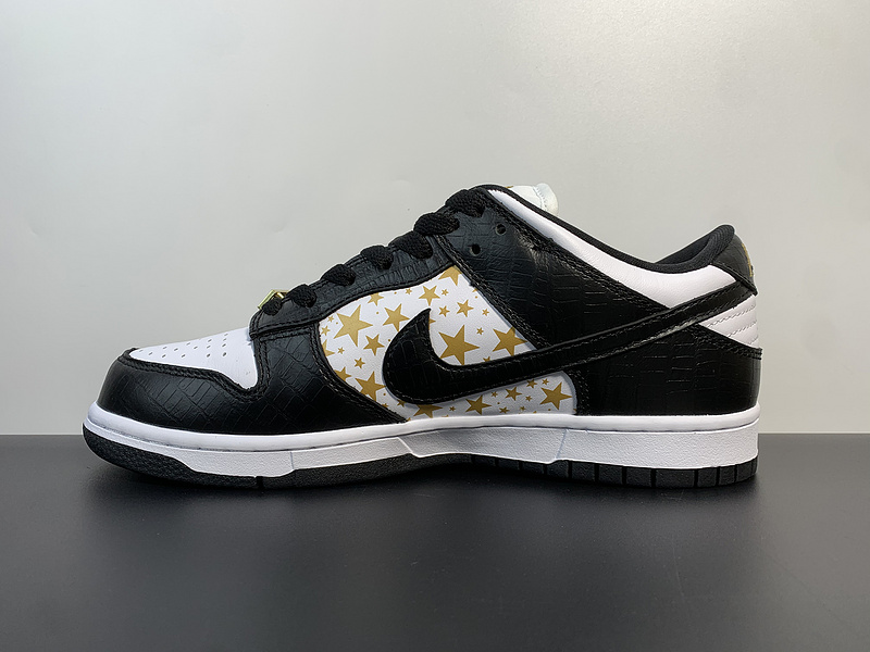 Supreme x Nike SB Dunk Low DH3228-102