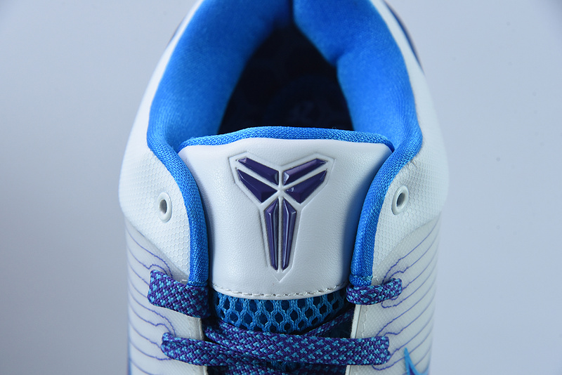 NK Zoom KOBE 4 AV6339-100