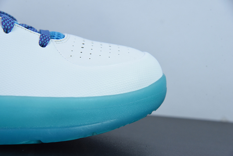 NK Zoom KOBE 4 AV6339-100