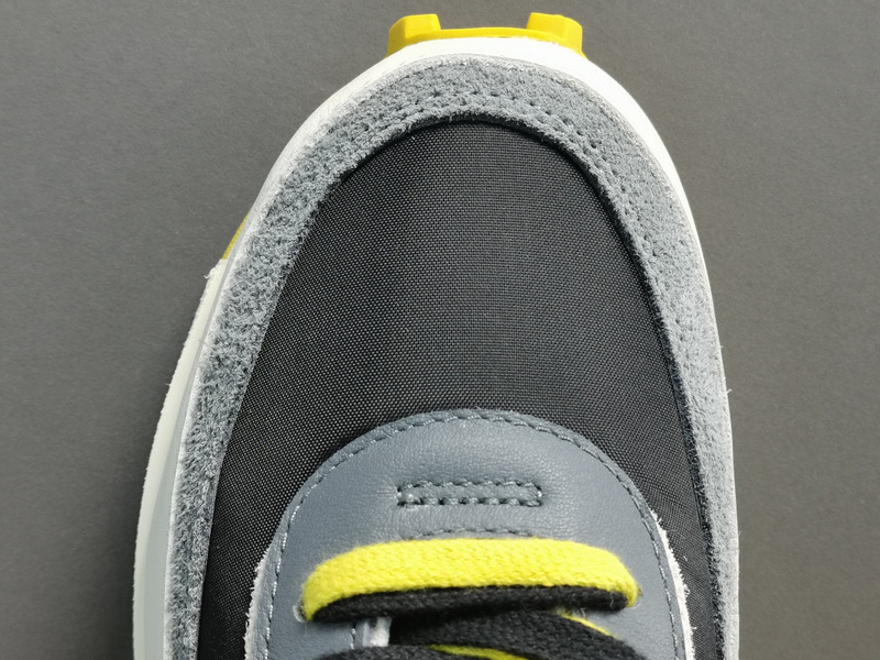 Sacai x Nike LDWaffle DJ4877-001