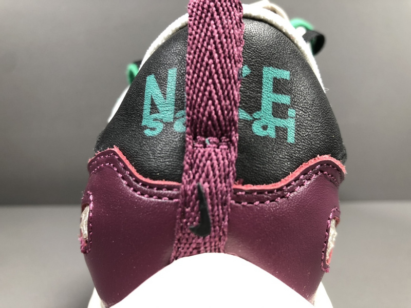 Sacai x Nike VaporWaffle DD3035-200